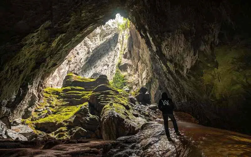 hang dong lon nhat the gioi kham pha ky quan son doong giua long quang binh
