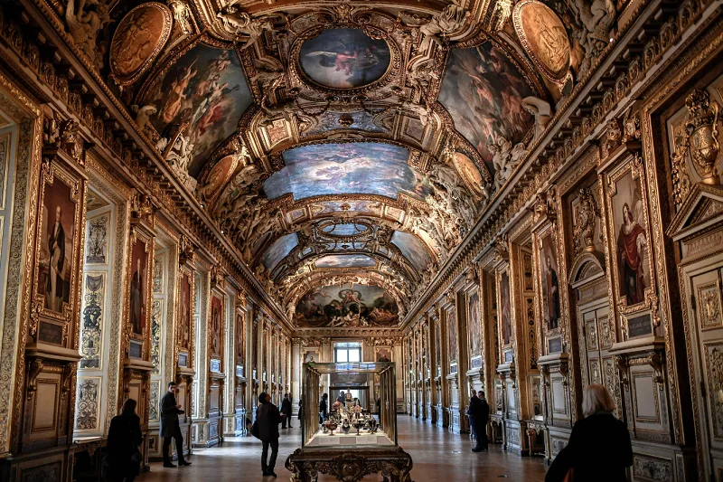 Kiến trúc bảo tàng Louvre có gì đặc biệt?