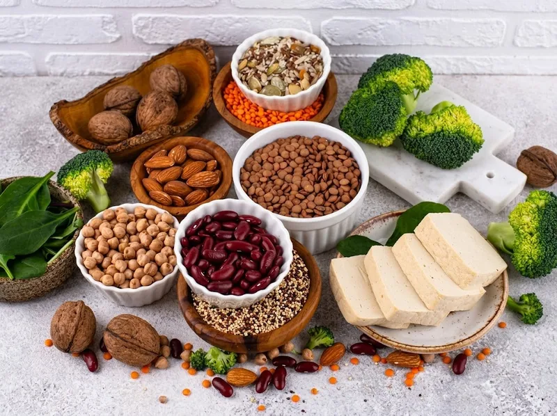 Thực phẩm giàu protein, vitamin C và kẽm hỗ trợ quá trình lành da.