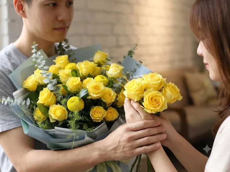 Hoa hồng vàng trong tình yêu thể hiện sự quan tâm và ấm áp